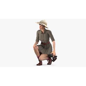 Women in Safari Costume Crouching Pose 3D model